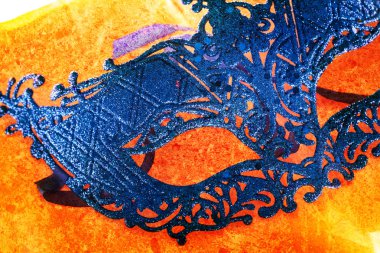 Tek karnaval kılık maske