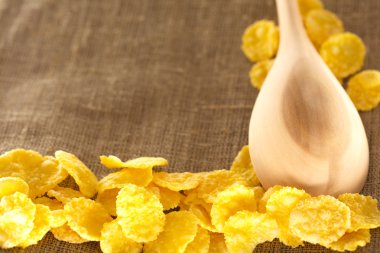 Tahta kaşık ve Mısır gevreği