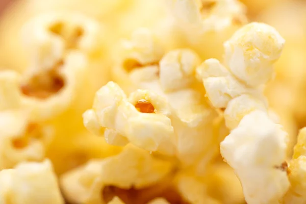 Frisches, leckeres Popcorn — Stockfoto