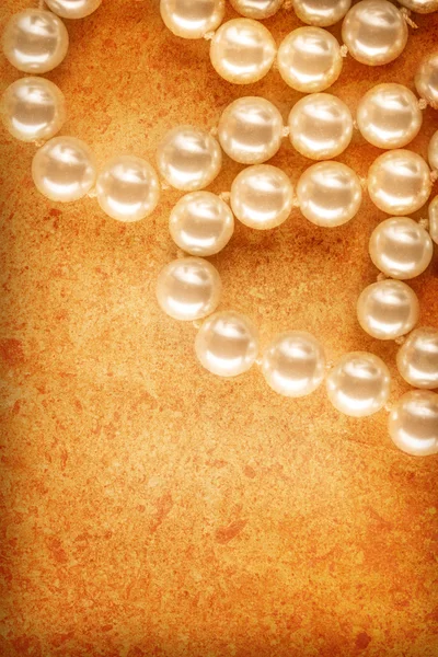 Cadena de perlas blancas —  Fotos de Stock