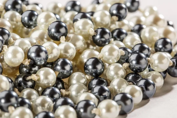 String of black and white pearls — Stock Photo, Image