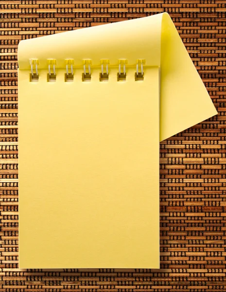 Sarı boş not defteri — Stok fotoğraf