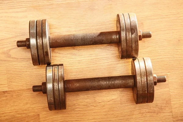 Two old metal dumbbells — Stock Photo, Image