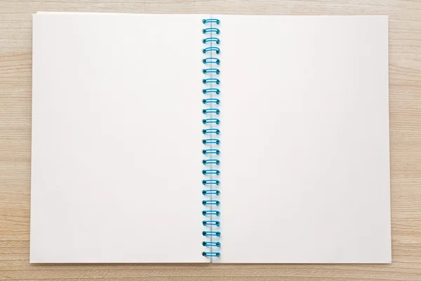 boş açık not defteri