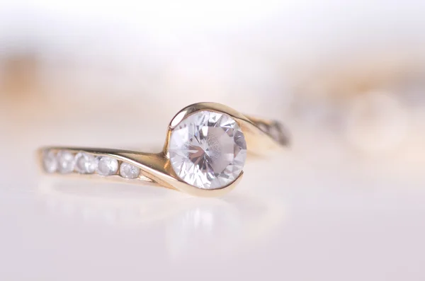 Gold engagement ring. — Stock Photo, Image
