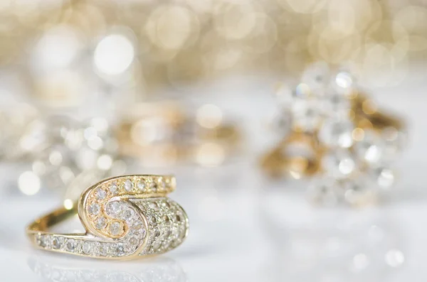 Gouden sieraden fashion. — Stockfoto