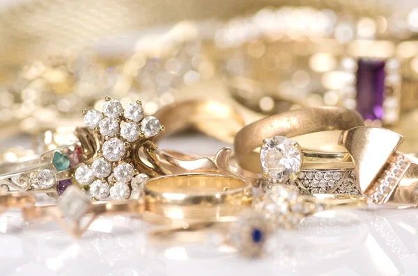 Gold jewelry fashion. — Stock Photo, Image
