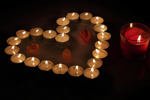 Corazón de velas — Foto de Stock