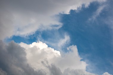 Düşmek üzere olan bulutlar gökyüzü 