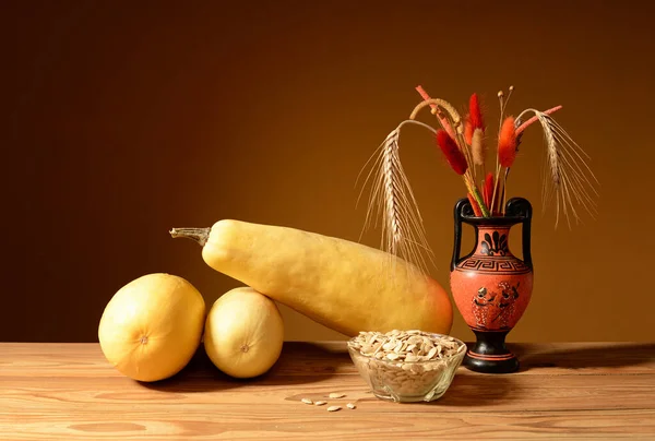 Calabazas Frescas Semillas Flores Sobre Mesa —  Fotos de Stock