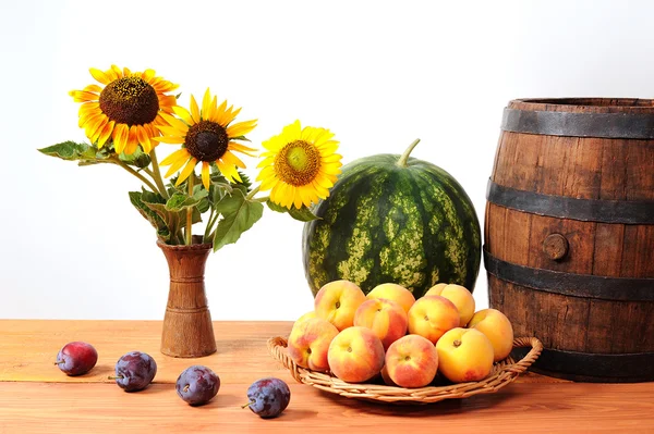 Fruits, vegetables and flowers — Stock Photo, Image