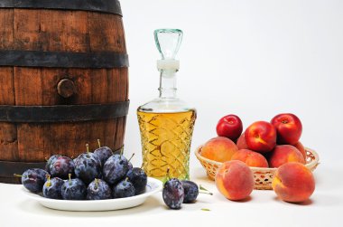 Ahşap varil, Erik, şeftali ve brendi