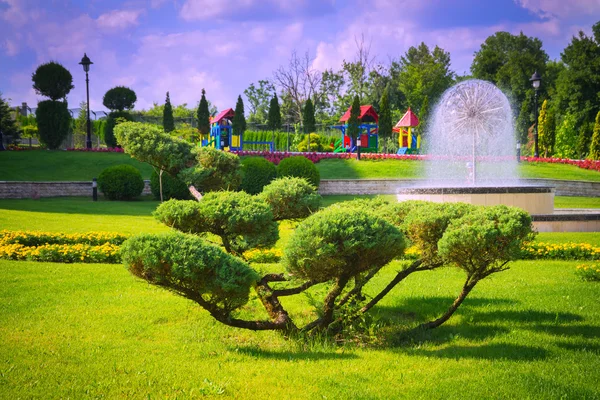 A fountain with flowing watter — Stock Photo, Image