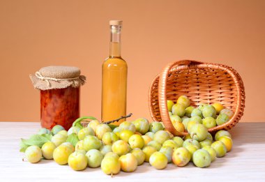 Brendi ve Erik bir kavanoz reçel ile