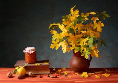 Whithered bitki kitapları ve reçel ile