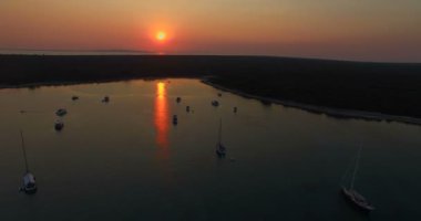 günbatımı Slatinica Bay Olib Adası'nda