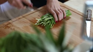 kadın kesme ıspanak