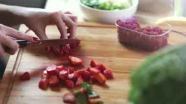 kadın kesme ahududu