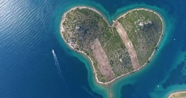 Kalp şeklindeki ada, Galesnjak