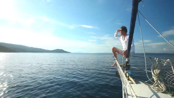 Man on the bow of sailing boat — Stock Video