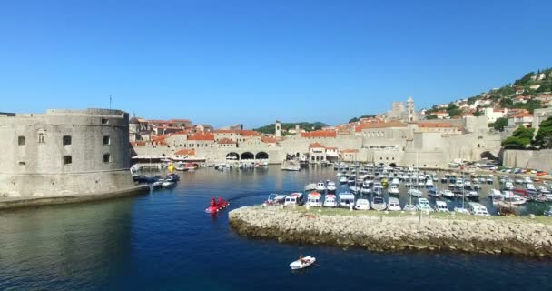 Fort St. Ivan and harbour in Dubrovnik — Stock Video