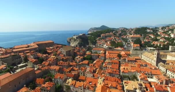 Techos rojos del casco antiguo de Dubrovnik — Vídeo de stock