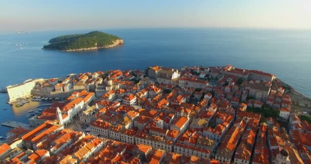 Cidade velha de Dubrovnik no por do sol — Vídeo de Stock