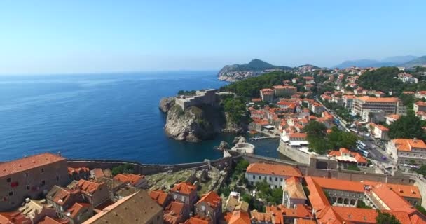 Techos rojos del casco antiguo de Dubrovnik — Vídeo de stock