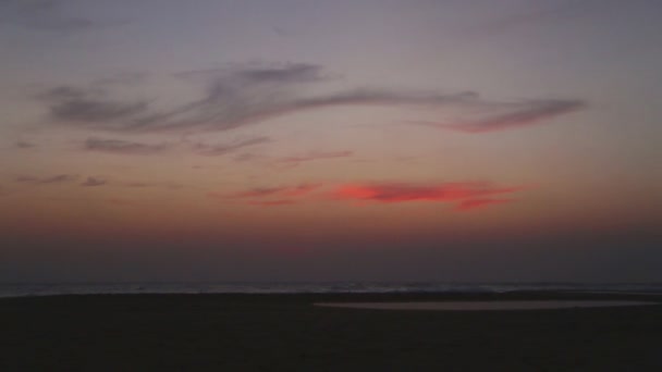 Θέα στον ωκεανό σε Χικαντούγα στο ηλιοβασίλεμα — Αρχείο Βίντεο