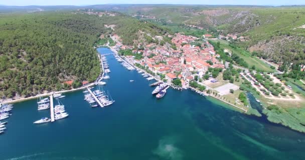 Town Skradin in de provincie Šibenik-Knin — Stockvideo