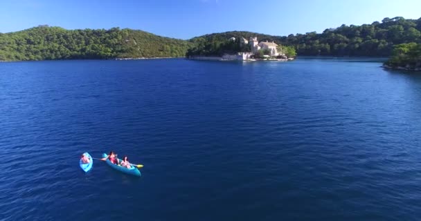 Personnes kayak à Big Lake — Video