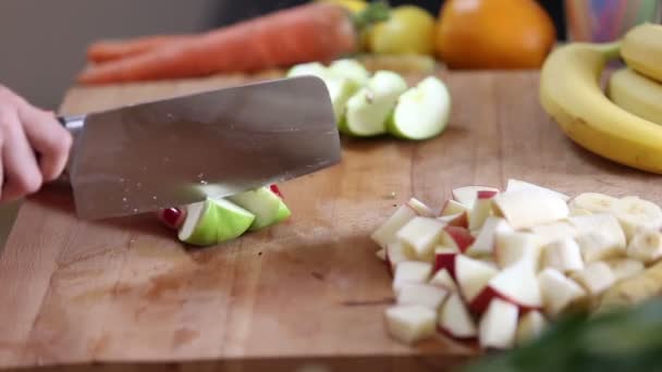 Woman cutting apple — Stock Video