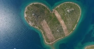 güzel küçük ada Galesnjak