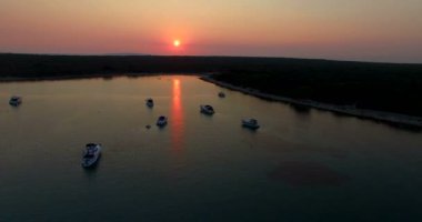 günbatımı Slatinica Bay Olib Adası'nda