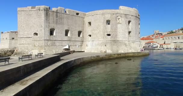 Fort St. Ivan e porto em Dubrovnik — Vídeo de Stock