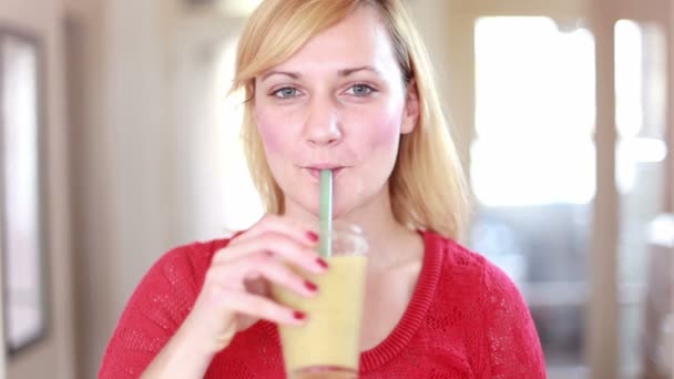 Young woman drinking fruit shake — Stock Video