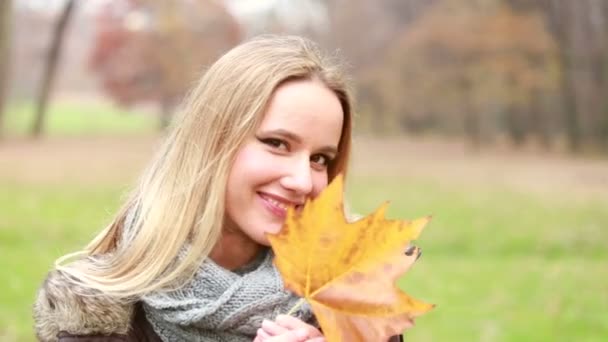 femme envoyant un baiser