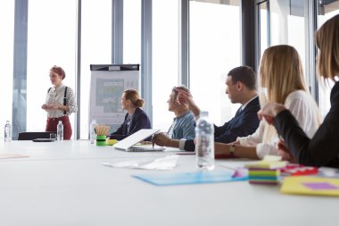 İş kadını sunmak projeyi