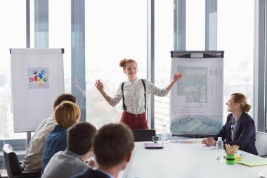 İş kadını sunmak projeyi