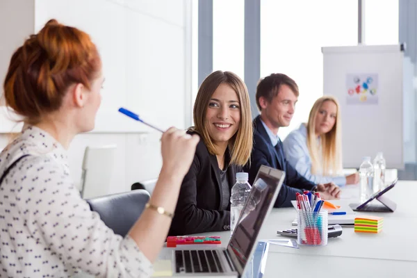 Businesswomen discussing project — Stock Photo, Image