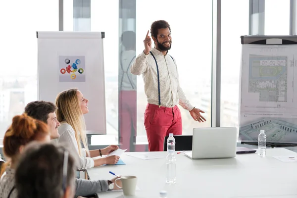 Zakenman presentatie van het project — Stockfoto