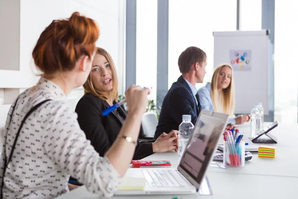 Businesswomen discussing project — Stock Photo, Image