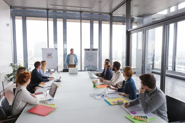 Business man talking about project — Stock Photo, Image