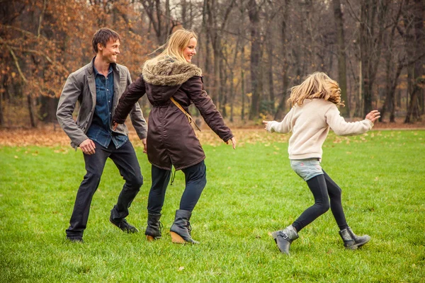 Family play around in park — Stock Photo, Image