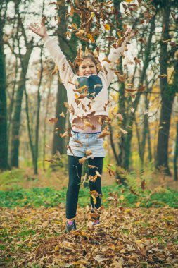 Çocuk Parkı yaprakları ile çalış