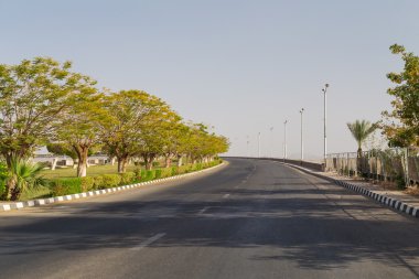 Aswan Barajı yukarıda boş yol