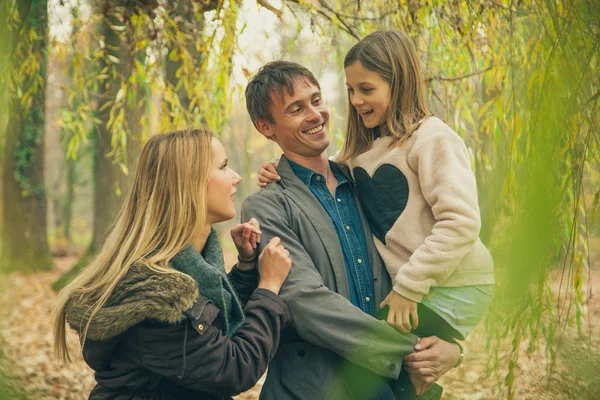 Family playing in park — Stock Photo, Image