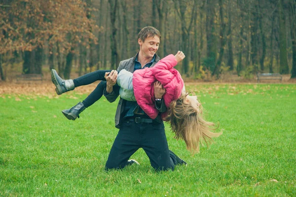 Father and daughter play — Stock Photo, Image