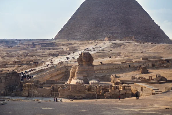 Turist etrafında Sfenks, Mısır — Stok fotoğraf
