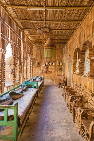 Salon dans la galerie de décoration de palmiers — Photo